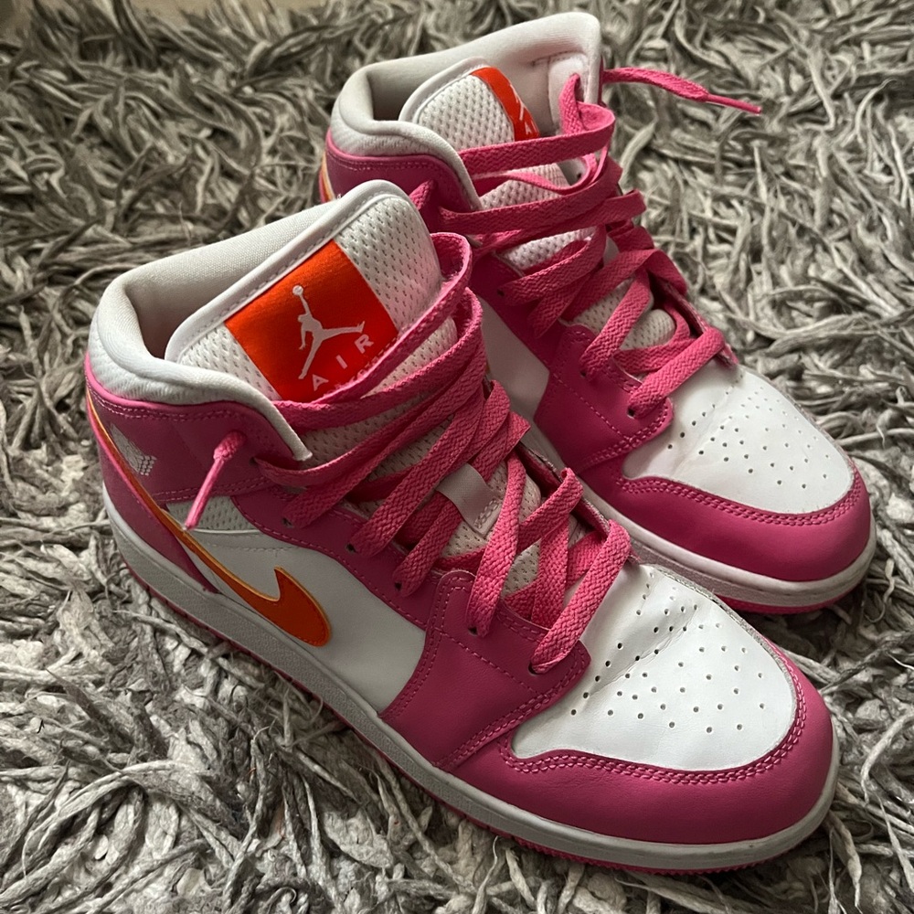 Pinksicle Safety Orange Jordan 1 mid 7Y 8.5 women’s